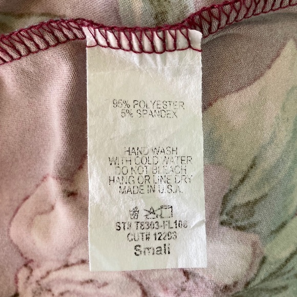 Women’s size small Reborn J burgundy floral top with buttons and tie - Picture 5 of 6